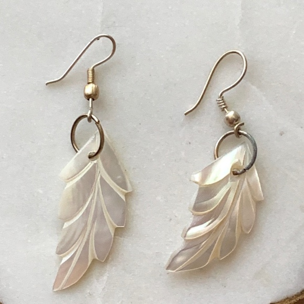 Mother of Pearl Dangle Earrings New Old Stock - Picture 7 of 17